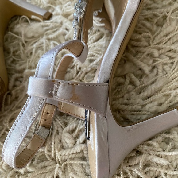 NWT Alex Marie Crystal Embellished Evening Sandals Silver Satin, size 6M - Picture 13 of 15